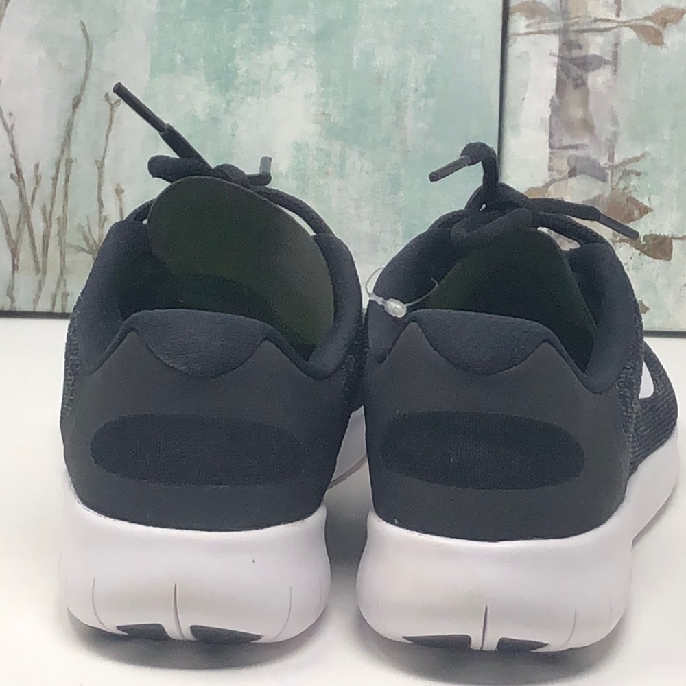 NWT Nike women’s sneakers - Picture 3 of 6